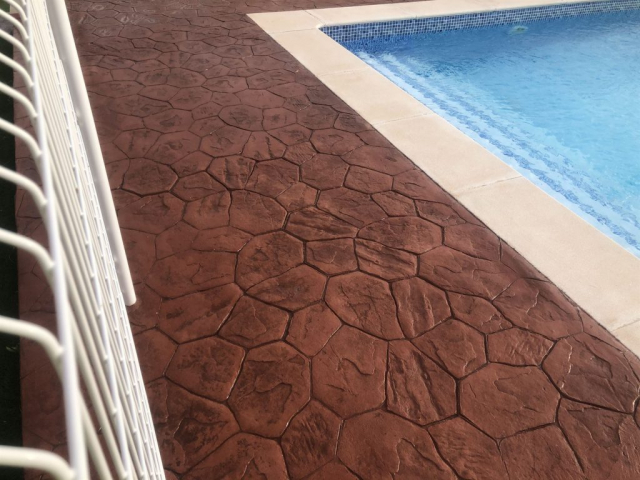 pavimento impreso hormigón entorno piscina Tarragona (6)