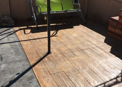 Impreso combinado con imitación madera para terraza jardín.