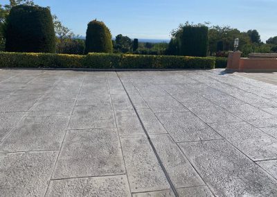 Pavimento impreso en molde Mercure realizado en campo de golf BONMONT