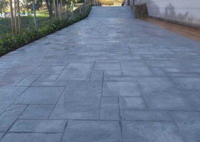 Pavimento impreso molde MARES color 103 en comunidad de Tarragona.